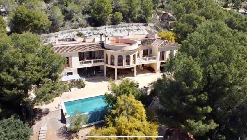 Chalet en venta en Calvia, Peguera photo 0
