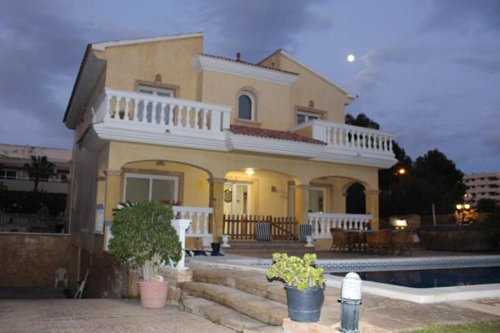 Chalet en venta en Calvia, Palmanova photo 0
