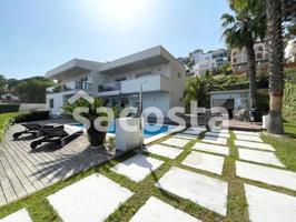 Chalet en venta en Blanes, Santa cristina photo 0