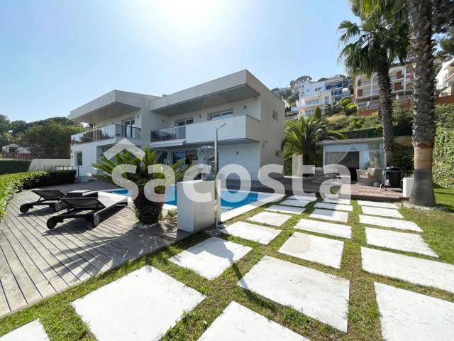 Chalet en venta en Blanes, Santa cristina photo 0