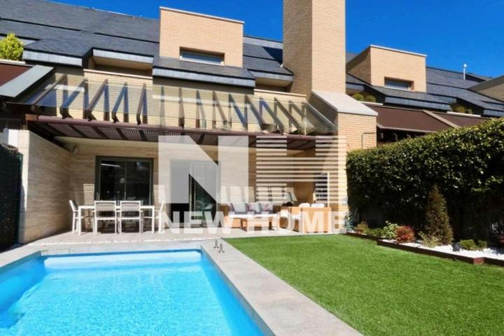 Chalet en venta en Pozuelo de Alarcón, Calle Mistral, 28223 photo 0