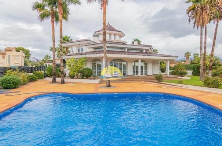 Chalet en venta en Alfaz del Pi, Alfas del pi photo 0