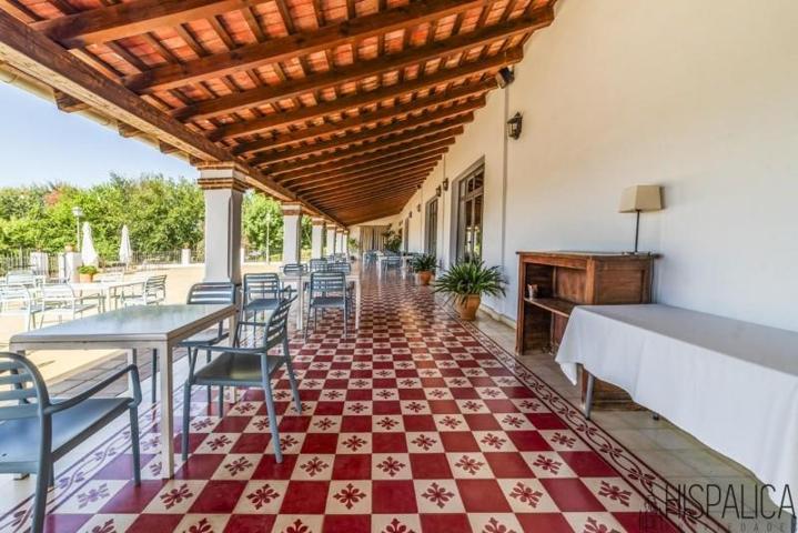 Edificio en venta en Cazalla de la Sierra photo 0