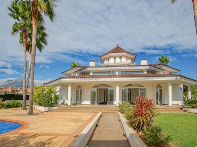 Chalet en venta en Alfaz del Pi photo 0