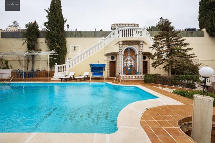 Chalet en venta en Granada, El serrallo photo 0