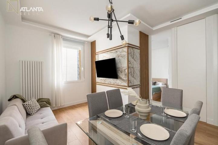 Apartamento en venta en Madrid, Salamanca photo 0