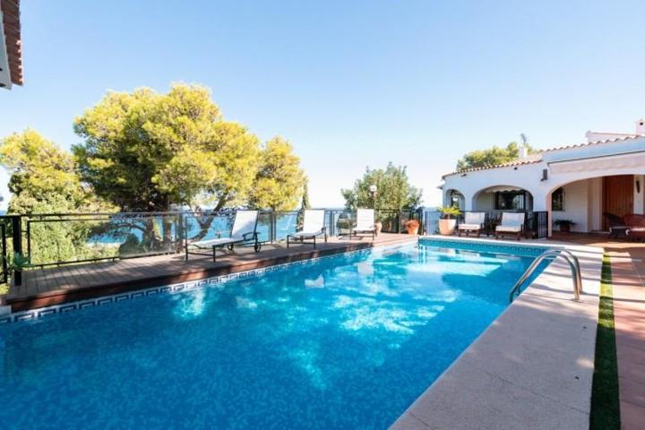 Chalet en venta en Denia, Las rotas photo 0