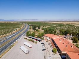 Local comercial en venta en Guadix photo 0