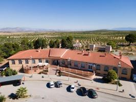 Local comercial en venta en Guadix photo 0