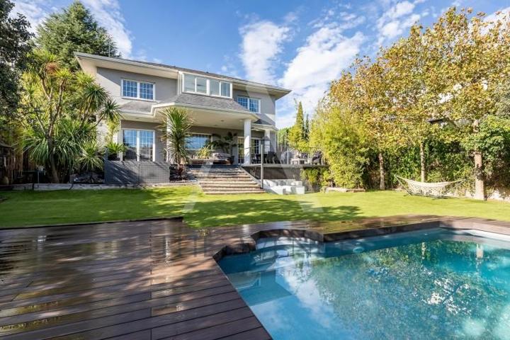 Chalet en venta en Pozuelo de Alarcón, La Cabaña photo 0