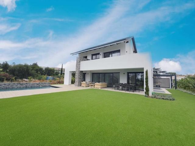 Chalet en venta en Mijas Costa photo 0