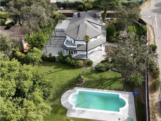 Chalet en venta en Algete photo 0