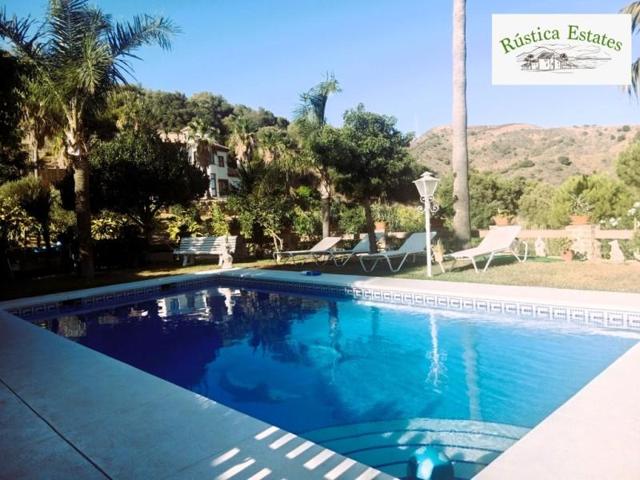 Casa en venta en Estepona photo 0