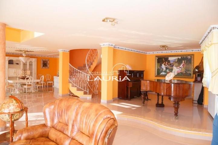 Chalet en venta en Chiva, Calle Puerto de los Leones, 46370 photo 0