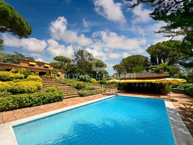 Chalet en venta en Caldes de Malavella photo 0