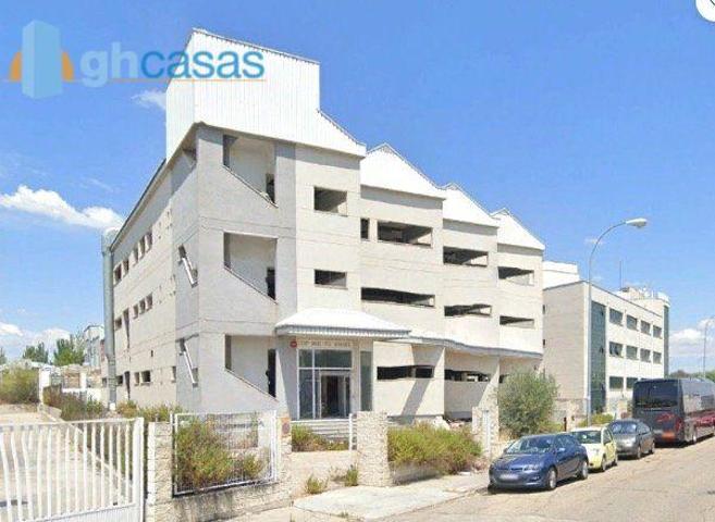 Nave industrial en venta en Getafe, Getafe photo 0