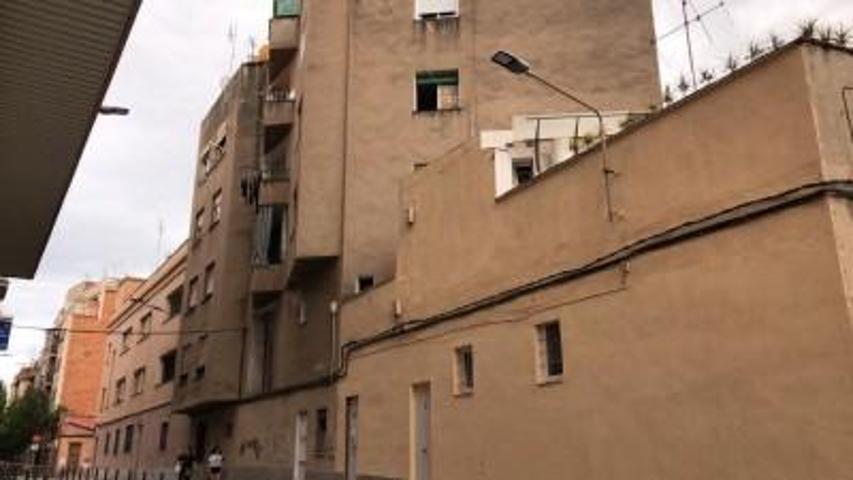 Edificio en venta en L'Hospitalet de Llobregat, Collblanc photo 0