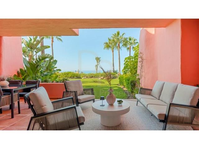 Apartamento en venta en Estepona photo 0