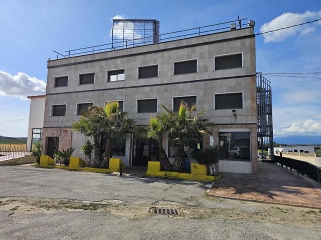 Edificio en venta en Vidreres, Aiguaviva Parc photo 0