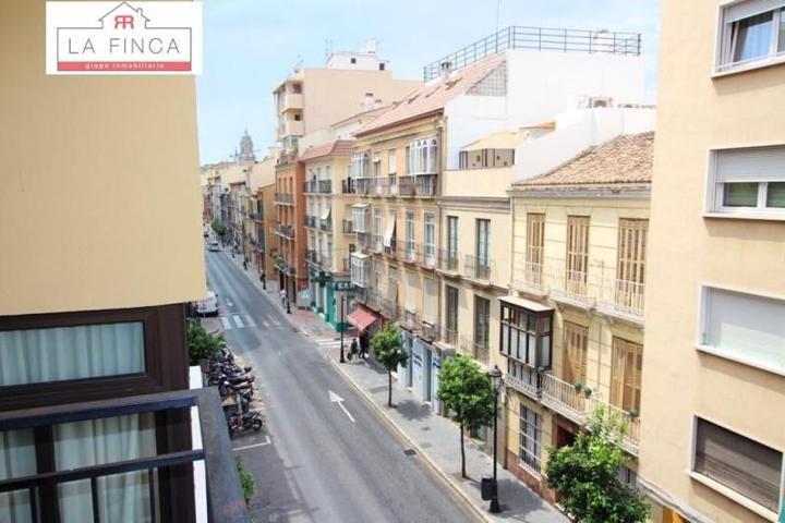 Edificio en venta en Málaga, Centro photo 0