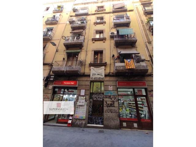 Edificio en venta en Barcelona, El Raval photo 0