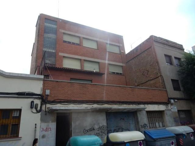 Edificio en venta en L'Hospitalet de Llobregat, La Torrassa photo 0