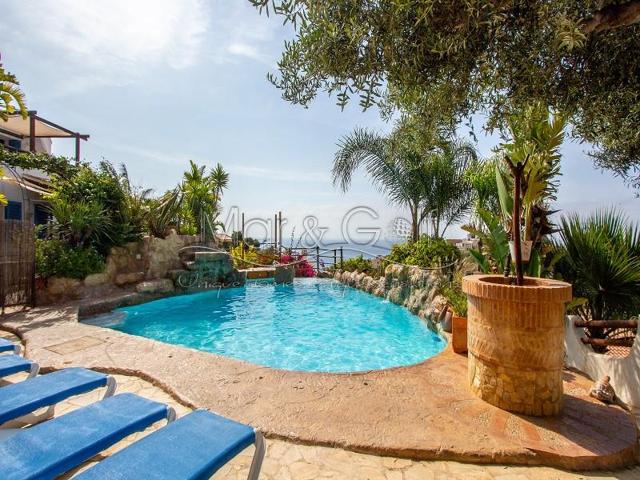 Chalet en venta en El Campello photo 0