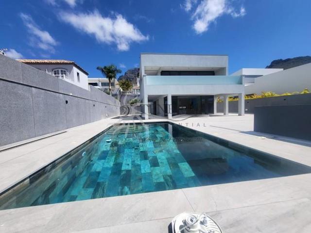 Chalet en venta en Adeje, Calle el Sauce, 38679 photo 0