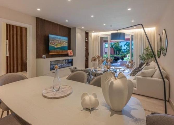 Apartamento en venta en Estepona, Guadalmansa photo 0