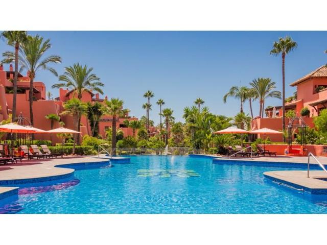 Planta baja en venta en Estepona photo 0