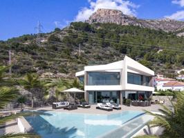 Chalet en venta en Calpe photo 0