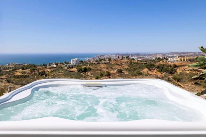 Aticos en venta en Fuengirola, Reserva del Higuerón photo 0