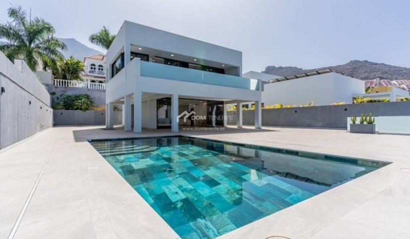 Casa en venta en Adeje photo 0