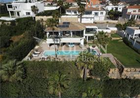Casa en venta en Estepona photo 0