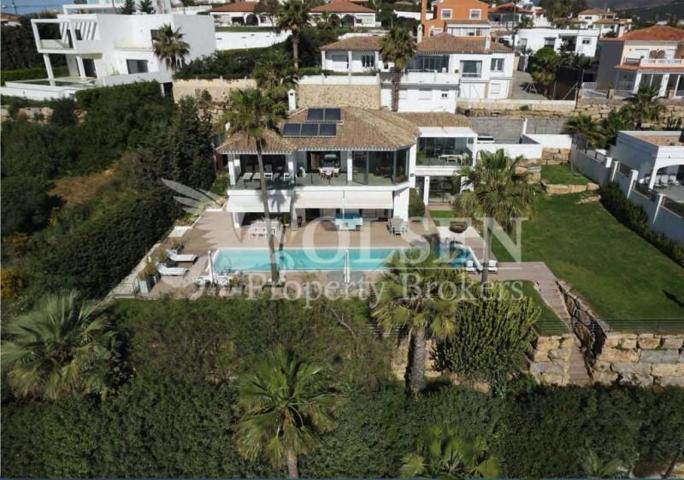 Casa en venta en Estepona photo 0