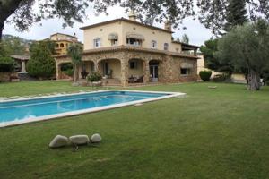 Casa en venta en Santa Cristina d'Aro, Zona església photo 0