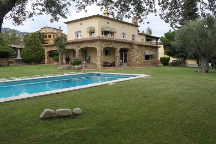Casa en venta en Santa Cristina d'Aro, Zona església photo 0