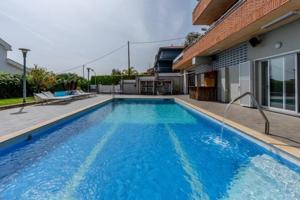 Chalet en venta en Barcelona, Les Planes photo 0