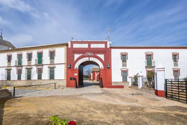 Chalet en venta en Palomares del Río, Palomares del Río photo 0