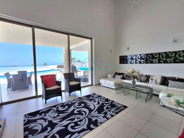 Bungalow en venta en Adeje photo 0