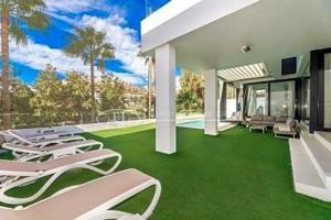 Chalet en venta en Mijas photo 0