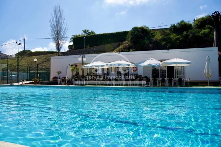 Casa con terreno en venta en Cabrils, La llobera photo 0