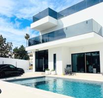 Chalet en venta en Benalmádena, Benalmádena Costa photo 0