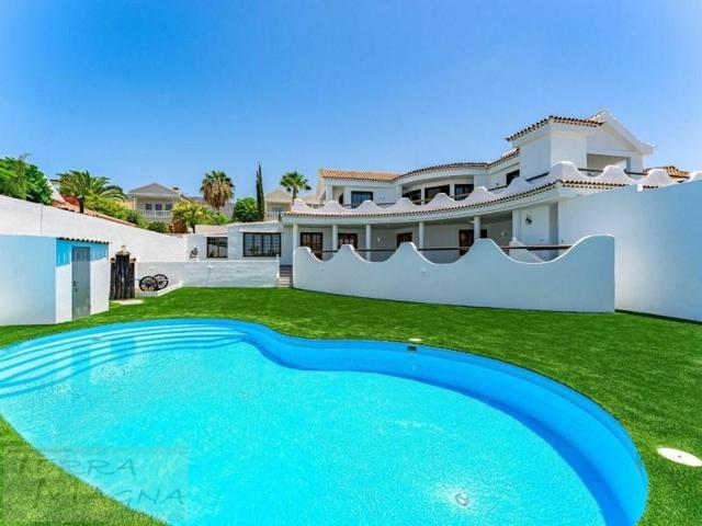 Chalet en venta en Adeje photo 0