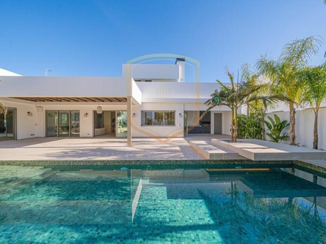 Chalet en venta en Alfaz del Pi photo 0