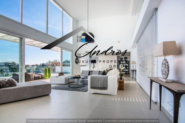 Chalet en venta en Marbella, Elviria photo 0