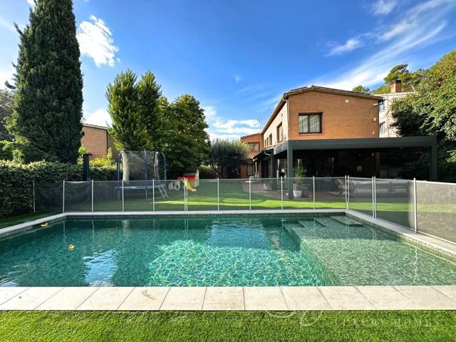 Chalet en venta en Sant Cugat del Vallès photo 0