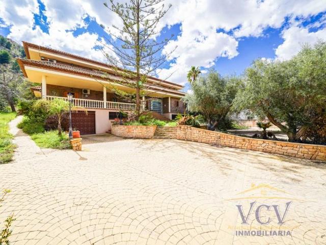 Chalet en venta en Alicante photo 0