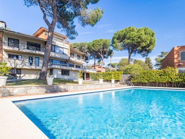 Chalet en venta en Sant Cugat del Vallès photo 0