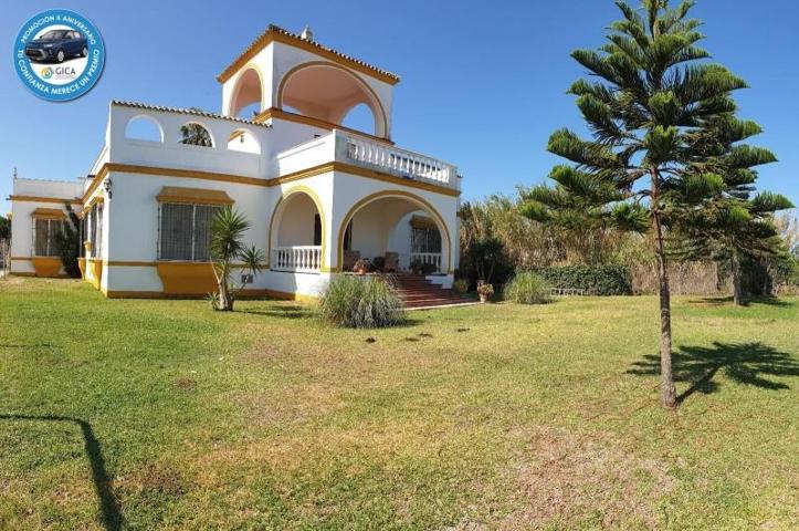 Chalet en venta en Chipiona, Playa Montijo photo 0